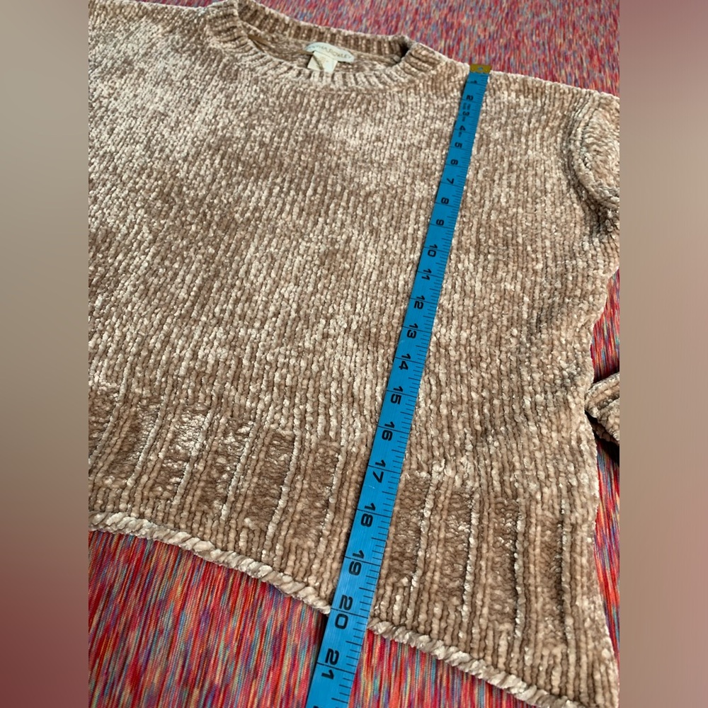 3/$20 Cynthia Rowley Crew Neck Sweater Plush Knit - Picture 6 of 13